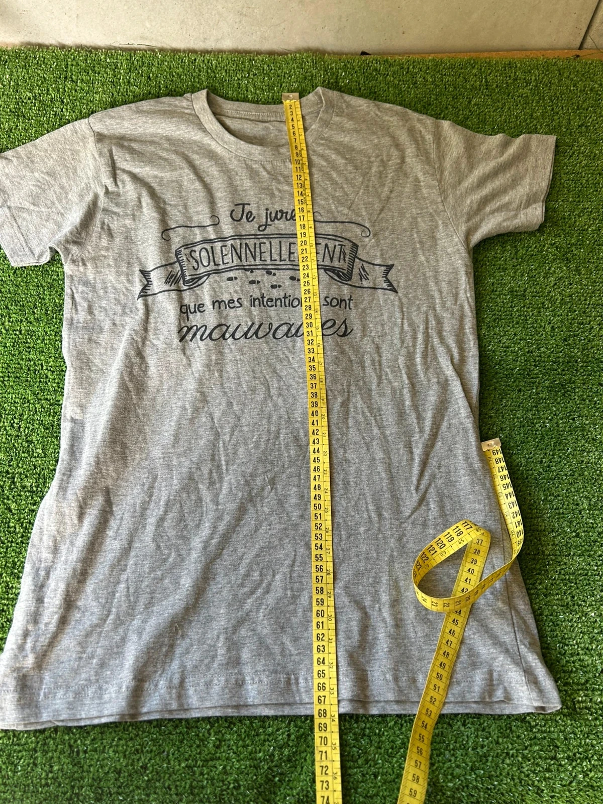 T-shirt cinza com estampa estilo coquete – photo 7